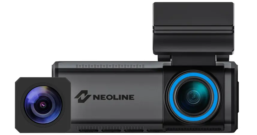 Neoline Flash 2K Wi-Fi Dual <br/> Двухканальный видеорегистратор со сьемкой 2K QUAD HD и WI-FI <br />
  <br />
 <b>Сверхчеткая съемка в 2K QUAD HD + Full HD</b> <br />
 Передовое качество изображения благодаря высокому разрешению. Фронтальная камера снимает в 2К QUAD HD (2560 х 1440), задняя - в Full HD (1920 х 1080). Видеорегистратор Neoline FLASH 2K Dual с камерой заднего вида идеален для тех, кто хочет получить максимальную четкость каждого кадра. <br />
  <br />
 <b>Повышенный контроль</b> <br />
 Фронтальная камера снимает на видео обстановку перед автомобилем, а тыльная записывает события позади него. Каждая камера Neoline FLASH 2K Dual фиксирует до четырех полос движения и обочину. Суммарный угол обзора передней и задней камеры составляет 290° (170°+120°), что обеспечивает практически полное отсутствие «слепых зон». <br />
  <br />
 <b>HDR – лучшее решение в сложных условиях съемки</b> <br />
 В видеорегистраторе Neoline FLASH 2K Dual реализована технология High Dynamic Range (HDR). С ее помощью сохраняется детализированное изображение при резком перепаде освещения. Например, при движении против яркого солнца, въезде /выезде из тоннеля или ночью при свете фар. <br />
  <br />
 <b>Объектив премиум-класса</b> <br />
 Многолинзовый объектив обладает невероятно высокой апертурой F/1.7, что позволяет накапливать больше света и значительно улучшать темные участки в кадре. Это особенно важно при движении в темное время суток или в условиях плохой видимости. <br />
  <br />
 <b>Wi-Fi для управления со смартфона</b> <br />
 Мгновенный просмотр роликов и управление файлами на смартфоне через мобильное приложение Road Video. Поможет быстро прояснить обстоятельства ДТП или спорной ситуации. Доступно скачивание необходимых файлов в память смартфона для публикации на YouTube или отправки через мессенджер. <br />
  <br />
 <b>Компактный и незаметный</b> <br />
 Видеорегистратор Neoline FLASH 2K Dual с задней камерой незаметен для окружающих и не привлекает внимание благодаря компактному дизайну. Фронтальная камера легко скрывается за зеркалом заднего вида и не мешает обзору водителя. В то же время миниатюрный, но яркий IPS-экран позволяет следить за статусом записи. Крохотная задняя камера едва видна над госномером автомобиля. <br />
  <br />
  <br />
  - Защита задней камеры IP67 <br />
 Задняя камера видеорегистратора соответствует стандарту пыле- и влагозащита IP67, что гарантирует защиту от попадания внутрь воды, песка и грязи. Таким образом корпус обеспечивает стабильную видеосъемку в любую погоду и время года. <br />
  <br />
  - Умный датчик удара <br />
 При срабатывании датчика удара (G-Sensor), Neoline FLASH 2K Dual автоматически блокирует и защищает от удаления последний видеофайл. Вы всегда уверены, что важный момент будет сохранен. <br />
  <br />
  - Режим парковочной съемки <br />
 Круглосуточное охранное видеонаблюдение в ваше отсутствие, защита от вандалов и неумелых парковщиков. Автоматическое включение съемки при срабатывании датчика удара*. Благодаря наличию двух камер – передней и задней – обеспечивается почти панорамная видеофиксация происходящего рядом с автомобилем. <br />
  <br />
  - Безопасное сохранение видеофайлов <br />
 Формат видеофайлов TS – 100% записанных кадров надежно сохраняются на карте памяти. В случае внезапной остановки съемки все записанные кадры будут гарантированно сохранены. <br />
  <br />
  - Поддержка карты памяти повышенного объема <br />
 Поддержка карт памяти объемом до 256 Гб обеспечивают возможность сохранять на карте памяти видеофайлы общей продолжительностью более одних суток или почти 3 000 километров пути. <br />
  <br />
  - TimeLaps съемка <br />
 Запись ускоренного видео с низкой частотой кадров. Удобное решение, позволяющее сэкономить место на карте памяти и сохранить до 10 суток непрерывного видео.** <br />
  <br />
  <br />
 *Требуется подключение к постоянному питанию от бортовой сети автомобиля. <br />
 **При подключении прямого питания от бортсети автомобиля и активации режима парковки через мобильное приложение. <br />
  <br />