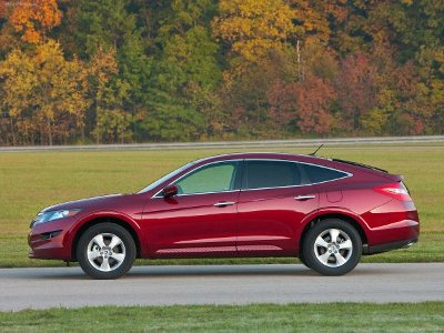 Переходная рамка AVIS AVS500FR для HONDA CROSSTOUR, 2DIN (#030)