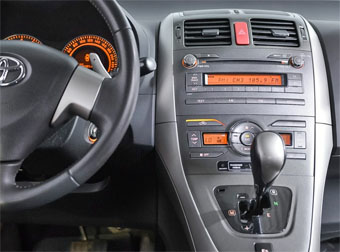 Incar RTY-N18 - Переходная рамка Toyota Auris (2007-2012)