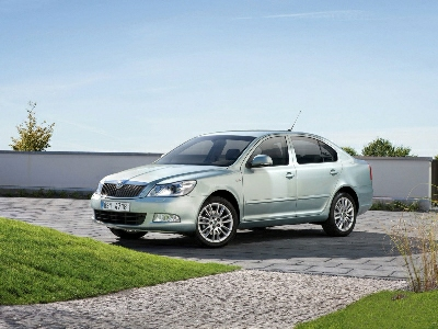 Переходная рамка AVIS AVS500FR для SKODA OCTAVIA/ YETI, 2DIN (#113)