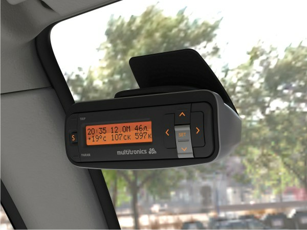 Multitronics VG1031S Автомобильный бортовой компьютер Multitronics VG1031S – это многофункциональное электронное устройство, предназначенное для контроля над работой ключевых систем транспортного средства. Данная модель БК укомплектована производительным 16-разрядным процессором, что гарантирует высокую скорость работы и точность показаний. Прибор оснащен информативным цветным TFT дисплеем с возможностью выбора подсветки. Бортовой компьютер Multitronics VG1031S характеризуется простотой монтажа: устройство можно подключить к диагностической колодке без вмешательства в штатную электрическую проводку автомобиля. В комплекте поставляется коннектор OBD2. А доступная цена бортового компьютера Multitronics VG1031S служит дополнительным аргументом в пользу его покупки.
Функциональные возможности устройства
Электронный БК Multitronics VG1031S поддерживает большинство оригинальных и универсальных протоколов диагностики. Благодаря этому прибор можно использовать на современных авто многих марок и моделей. Также допускается подключение устройства к датчику скорости и форсунке.
Купить бортовой компьютер Multitronics VG1031S можно, воспользовавшись каталогом нашего интернет магазина. К услугам пользователя – три программируемых мультидисплея с одновременным отображением до 6 параметров. При обнаружении ошибки в ЭБУ (электронном блоке управления) бортовой компьютер информирует водителя о неисправности. Перечень доступных функций включает в себя:
«Контроль качества топлива». На основе данных о расходе горючего и продолжительности впрыска БК отображает числовые значения ухудшения или улучшения качества топлива в процентах к эталону.
«Эконометр». При помощи данной функции можно установить значение пробега на остатке горючего для контроля стиля поездки. Время прибытия и отклонение от установленного пробега определяется на основе данных о средней скорости автомобиля и расчетного расхода топлива.
«Журналы поездок и заправок». Эта полезная функция позволяет вести учет поездок и заправок автомобиля (по 20).
Разработчиками также предусмотрена возможность подключения парковочной системы. Одновременно можно подключить два парктроника Multitronics PT-4TC (спереди и сзади). Бортовой компьютер крепится к лобовому стеклу автомобиля, может регулироваться в двух плоскостях. Для синхронизации БК с внешними устройствами предусмотрен разъем Mini USB. Бортовой компьютер Multitronics VG1031S с доставкой – выгодное предложение для отечественных автовладельцев!
Отличия VG1031S от VG1031UPL:
- отсутствует датчик внешней температуры;
- отсутствует кронштейн крепления на "торпедо" ("ножка");
- поддержка ограниченного количества протоколов;
- отсутствует поддержка парковочного радара Multitronics PU-4TC (работает только с PT-4TC / 3TC / 2TC);
- отсутствует голосовой синтезатор (только встроенный зуммер).