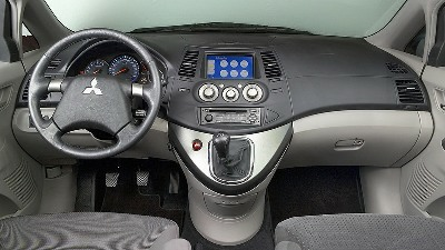Переходная рамка AVIS AVS500FR для MITSUBISHI GRANDIS, 2DIN (#091)
