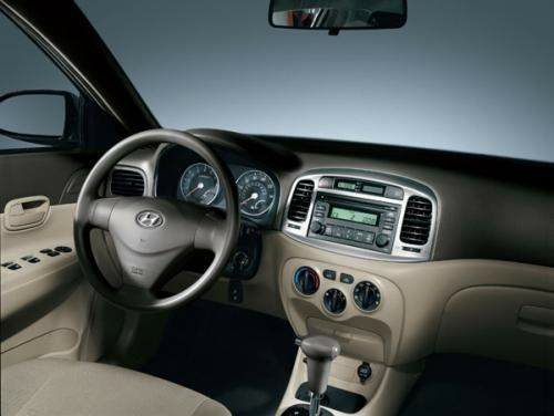 Переходная рамка AVIS AVS500FR для HYUNDAI VERNA, 2DIN (#049)