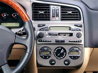Incar RNS-N03 - Переходная рамка Nissan Primera (Р11) 2000-2002 (1din)