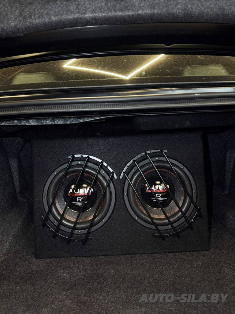 установка сабвуферов Audio System R10 EVO в багажник установка сабвуферов Audio System R10 EVO в багажник
