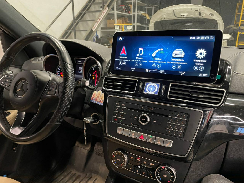 новый экран с поддержкой Carplay и Android Auto в Mercedes GLS 166