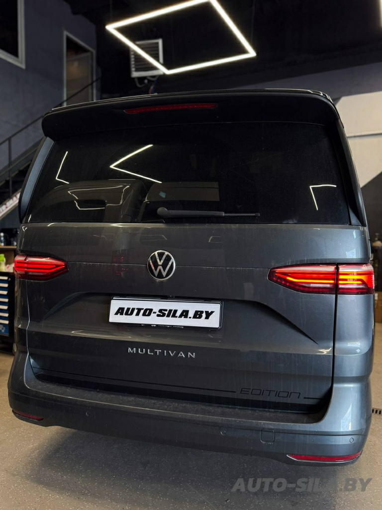 Установка навесного монитора на подголовник в Volkswagen Multivan T7 Установка навесного монитора на подголовник в Volkswagen Multivan T7