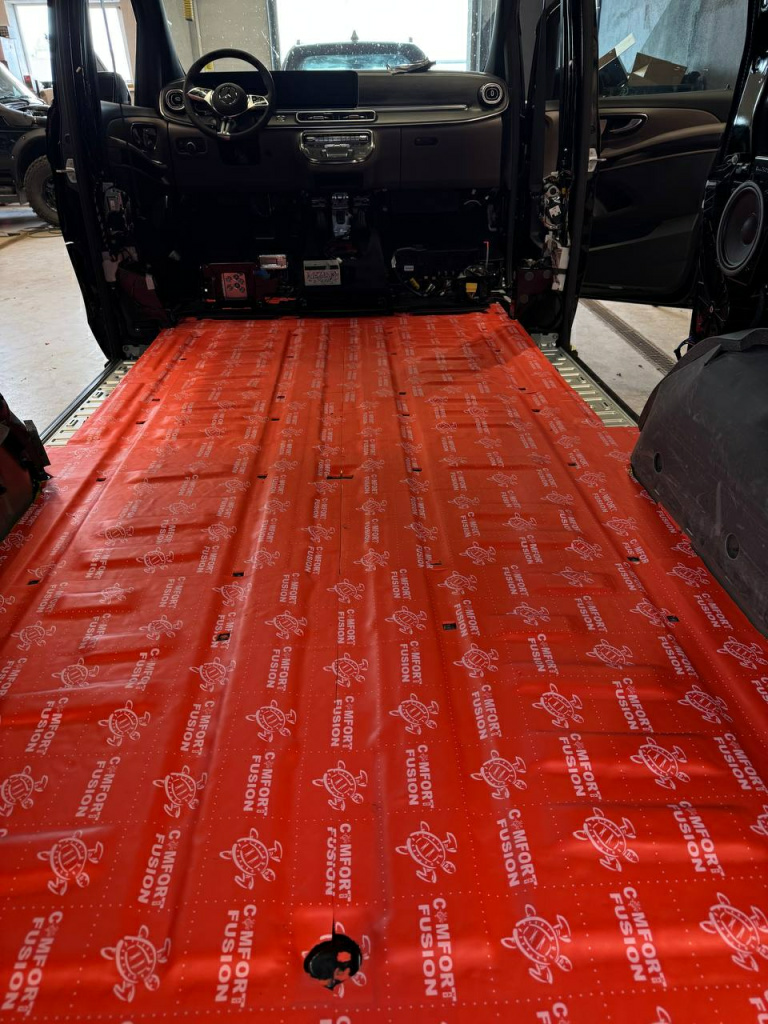 звукоизоляция пола в Мерседес V-class материалом от comfortmat звукоизоляция пола в Мерседес V-class материалом от comfortmat