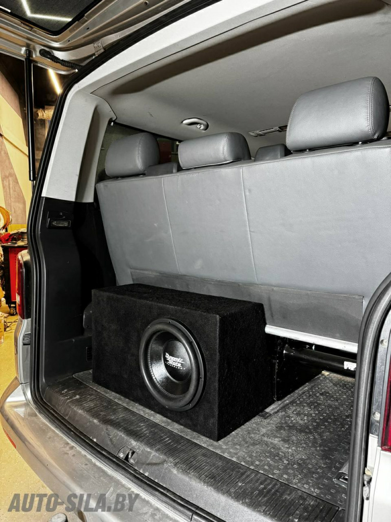установили новый сабвуфер Dynamic State в Volkswagen T5