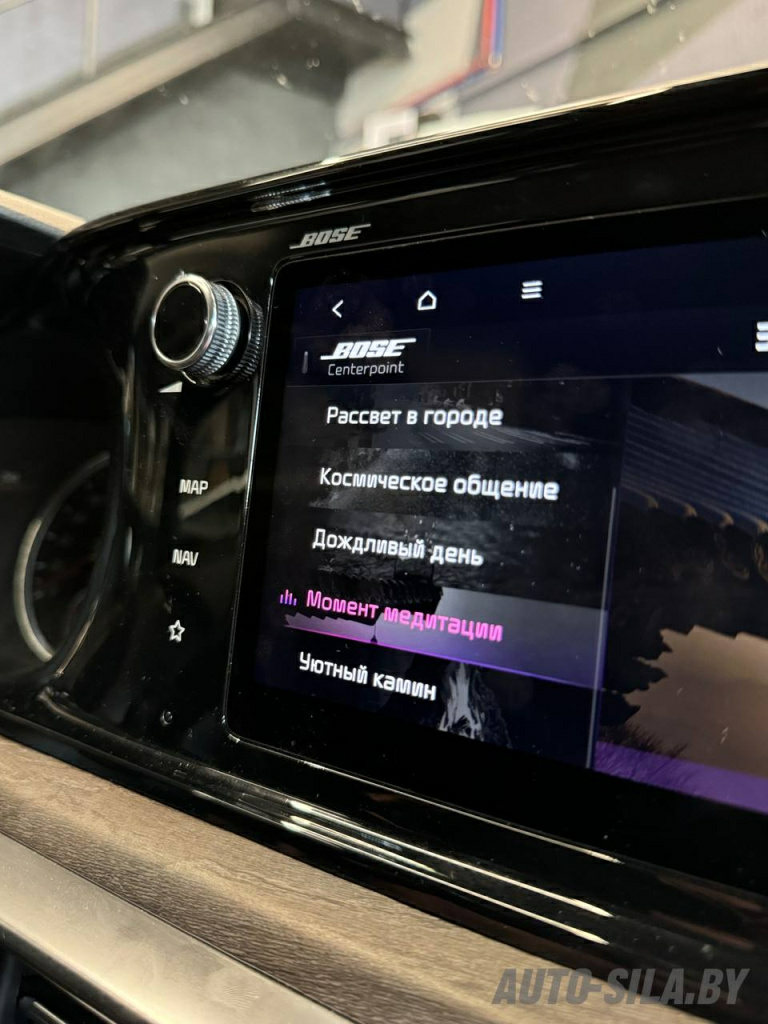 новый широкоформатный монитор в Киа К5 новый широкоформатный монитор в Киа К5