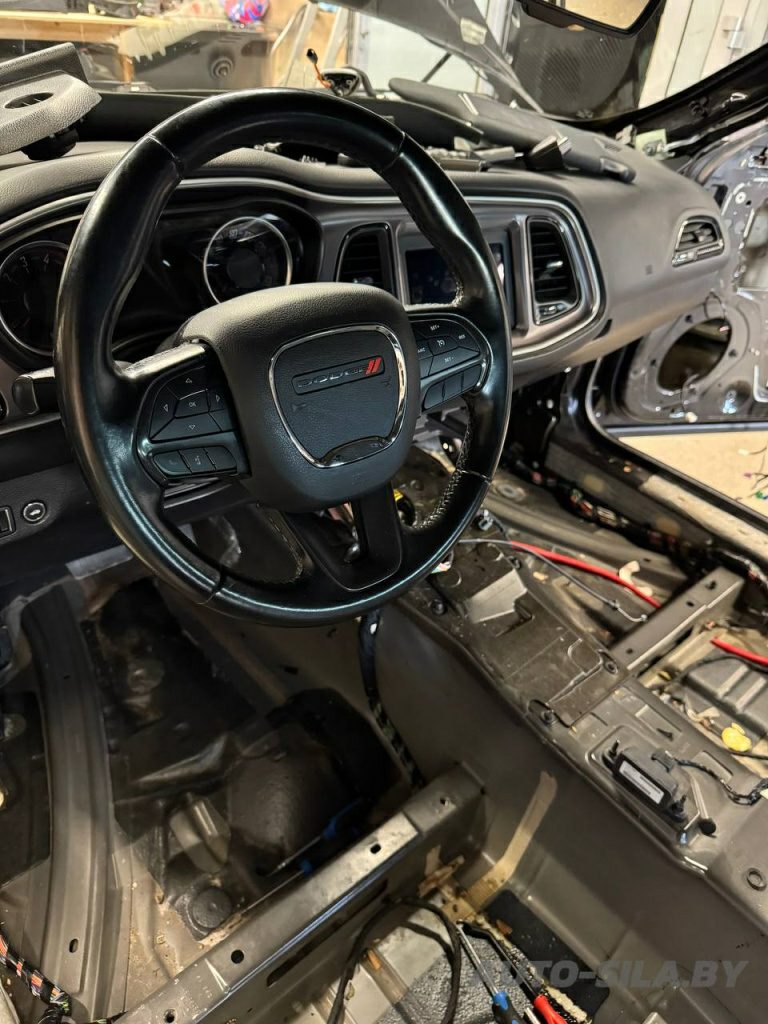 Dodge Challenger до нашей шумоизоляции Dodge Challenger до нашей шумоизоляции