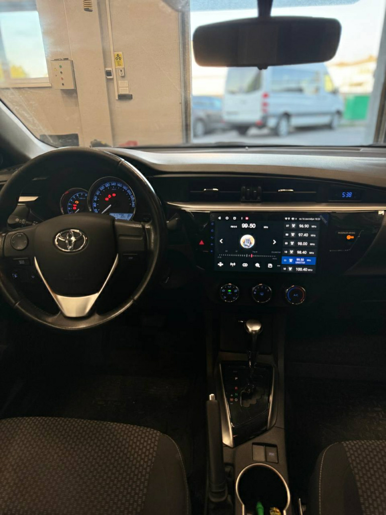 новый андроид монитор с поддержкой Carplay и Аndroid auto в Toyota Corolla новый андроид монитор с поддержкой Carplay и Аndroid auto в Toyota Corolla