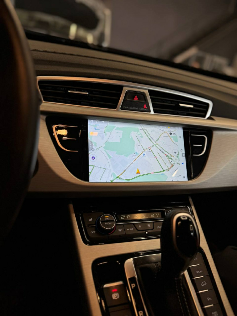 новый экран с поддержкой carplay и android auto новый экран с поддержкой carplay и android auto