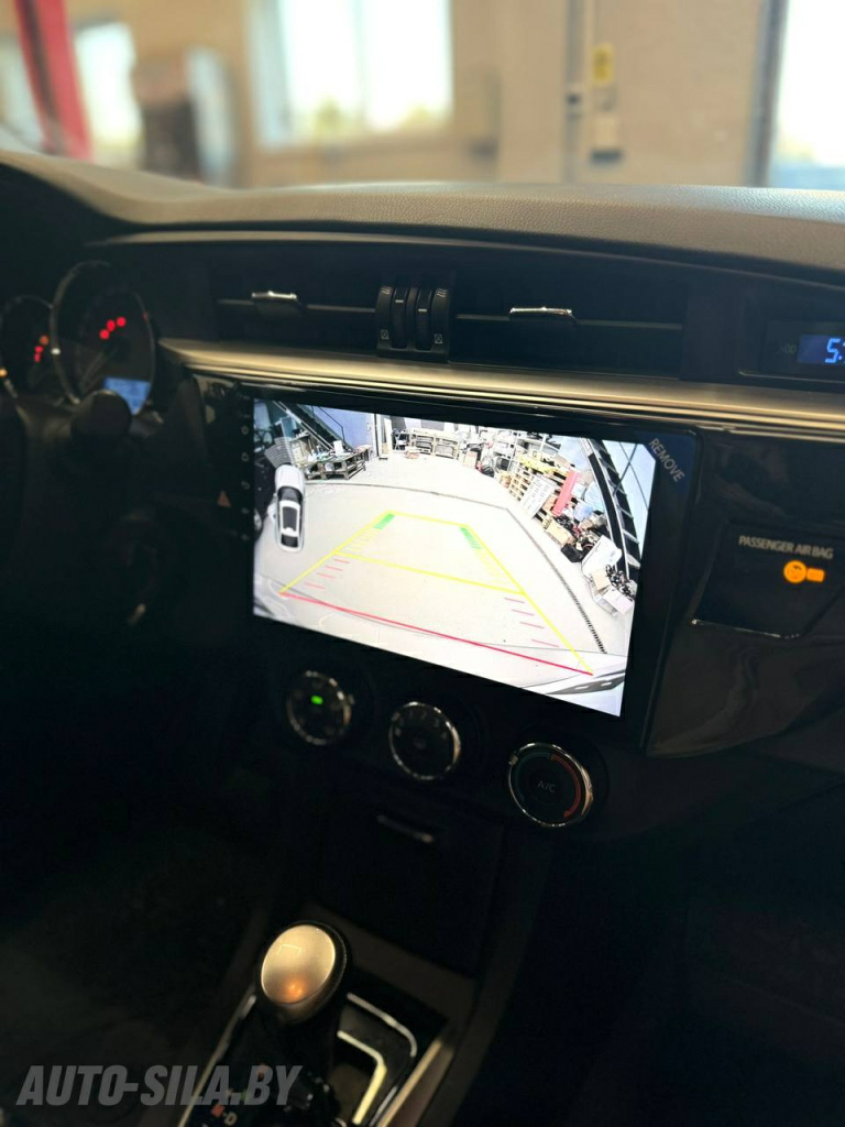 изображение с камеры заднего вида на новом экране в Toyota Corolla изображение с камеры заднего вида на новом экране в Toyota Corolla