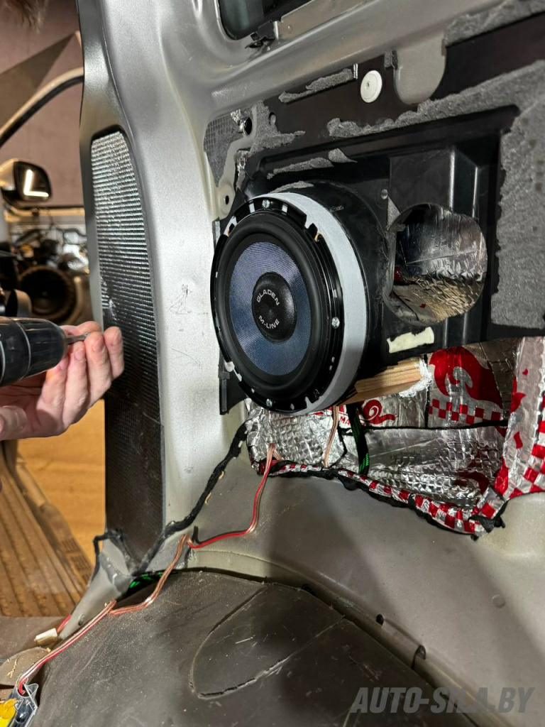 установка компонентной акустики Gladen M 165 Slim установка компонентной акустики Gladen M 165 Slim