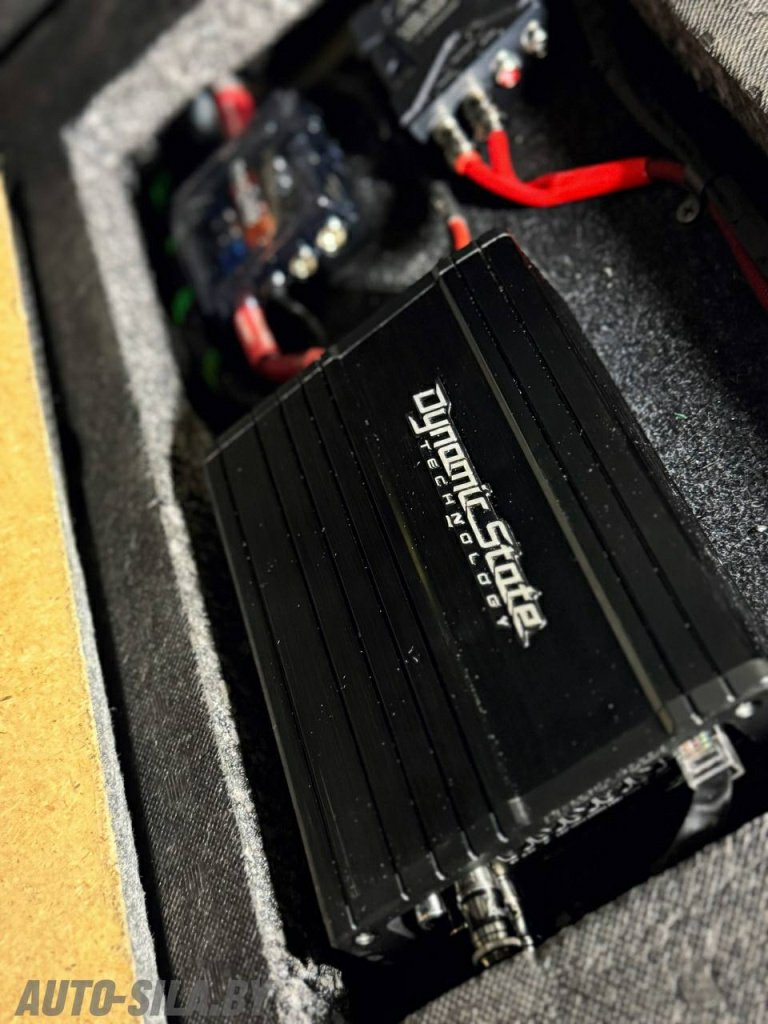 установка усилителя Dynamic State SKIF SKA-1000.1 в Мазда 6