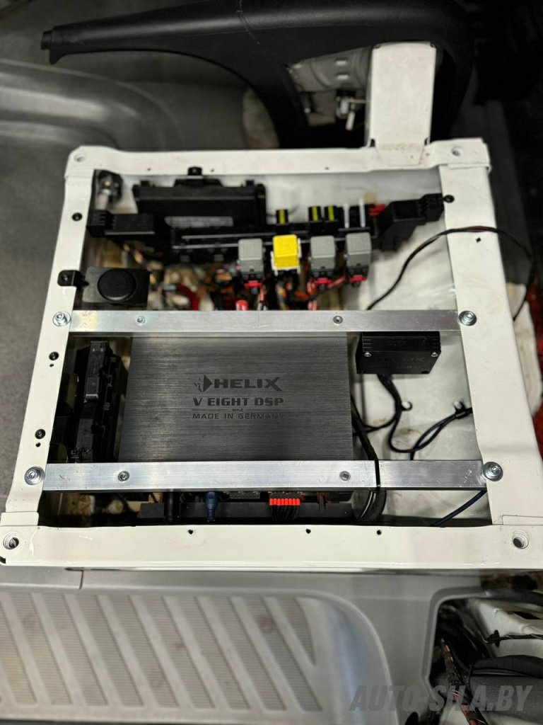установка процессорного усилителя Helix V Eight DSP mk2 установка процессорного усилителя Helix V Eight DSP mk2