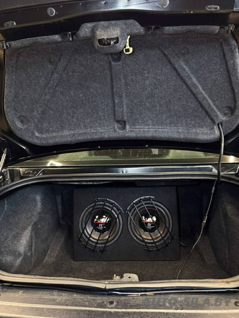 сабвуфер в коробе в багажник в Dodge Challenger сабвуфер в коробе в багажник в Dodge Challenger