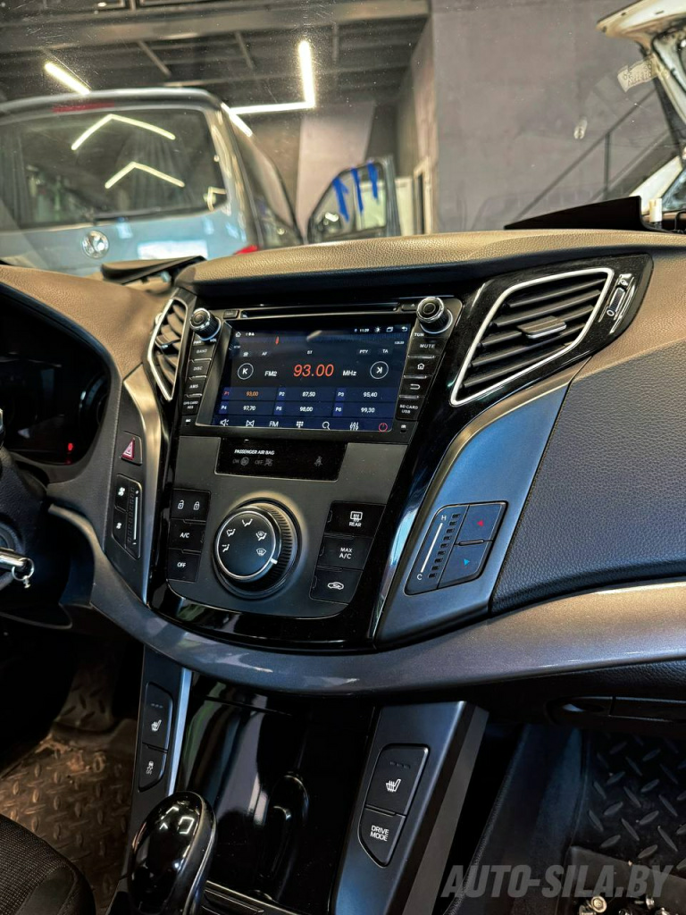 штатное головное устройство в Hyundai i40