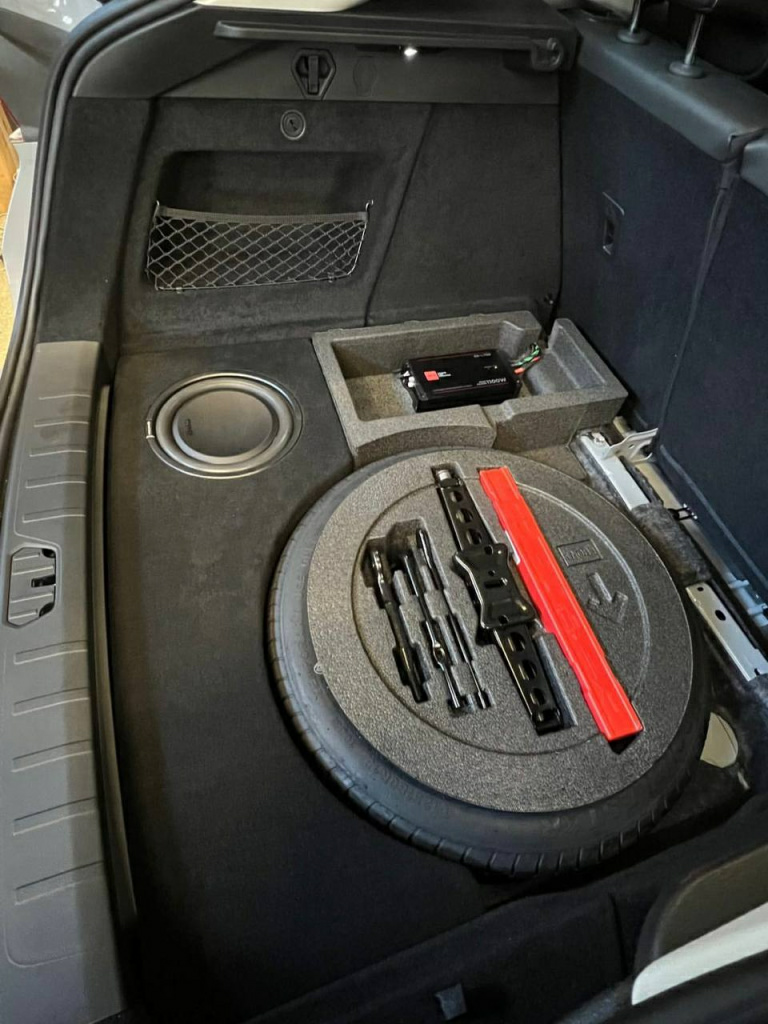 установка сабвуфера Dynamic State в багажник Тугеллы установка сабвуфера Dynamic State в багажник Тугеллы
