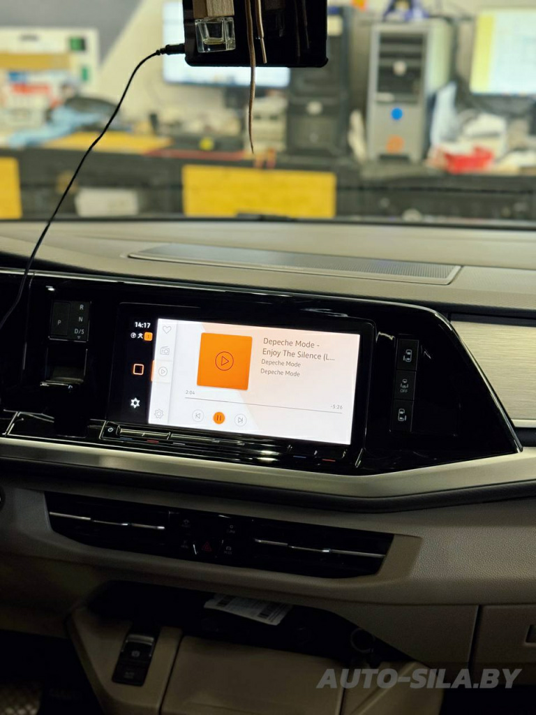 установка навесного Андроид экрана в VW Мultivan