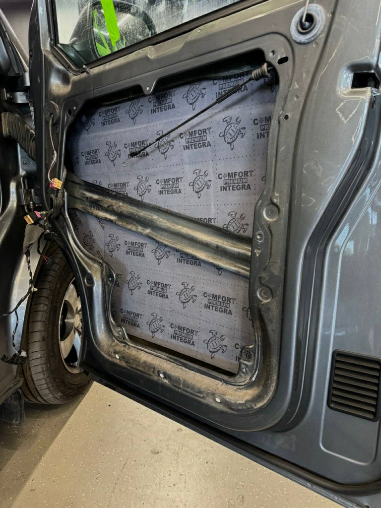 виброизоляция дверей материалом Comfort Mat Integra виброизоляция дверей материалом Comfort Mat Integra